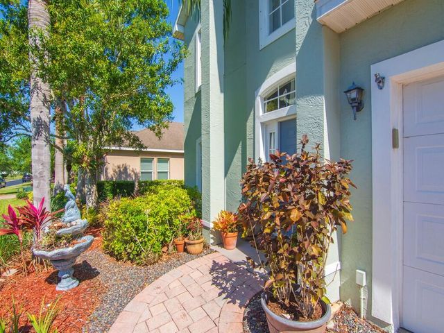 521 N Valencia Circle SW, Vero Beach, FL 32968