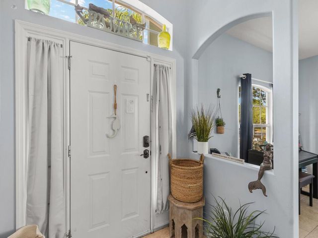 521 N Valencia Circle SW, Vero Beach, FL 32968