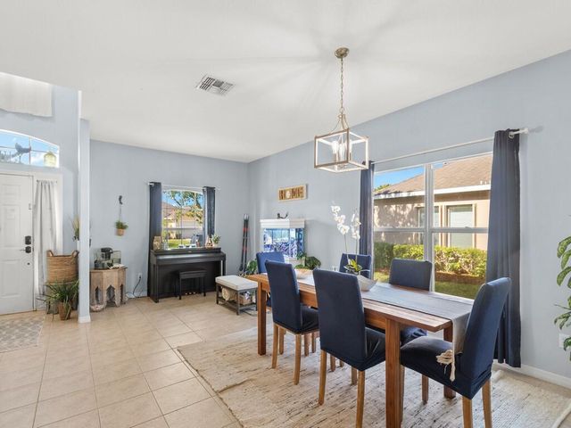 521 N Valencia Circle SW, Vero Beach, FL 32968