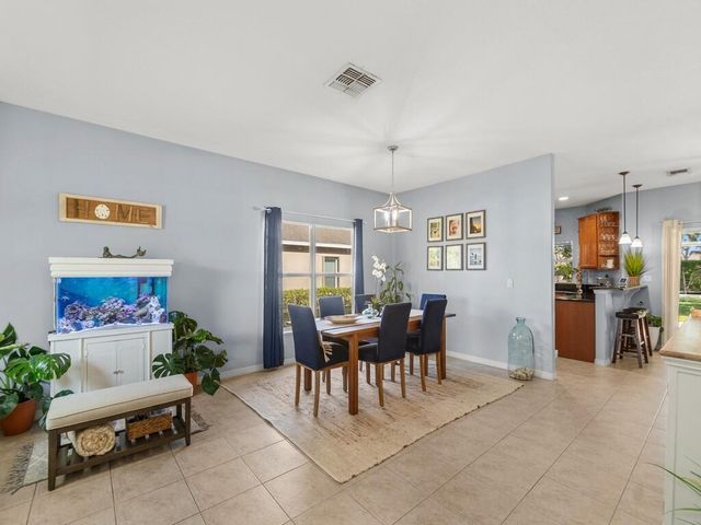 521 N Valencia Circle SW, Vero Beach, FL 32968