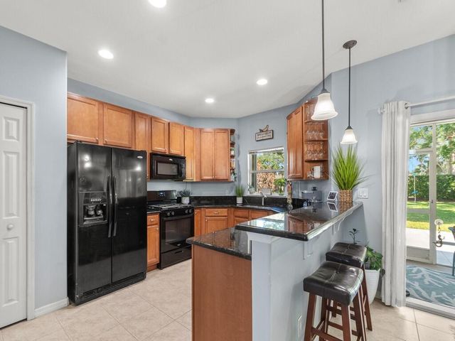 521 N Valencia Circle SW, Vero Beach, FL 32968