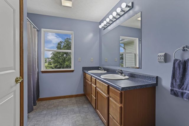 57 Blue Bonnett Drive, Heath, OH 43056