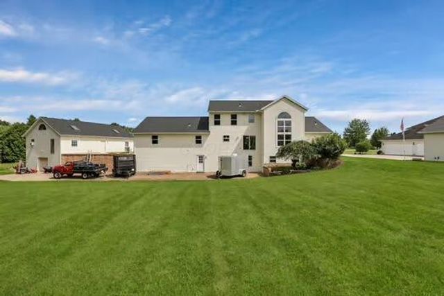 57 Blue Bonnett Drive, Heath, OH 43056