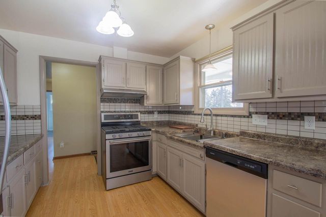 201 Oak Hill COURT, Watertown, WI 53094