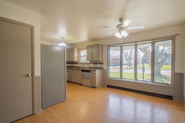 201 Oak Hill COURT, Watertown, WI 53094