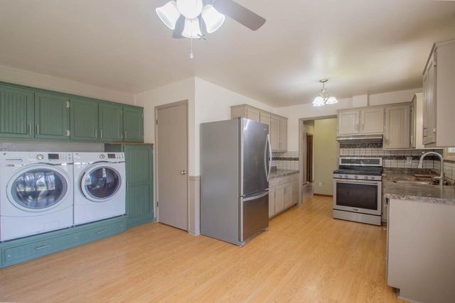 201 Oak Hill COURT, Watertown, WI 53094