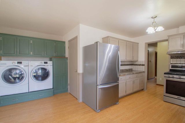 201 Oak Hill COURT, Watertown, WI 53094