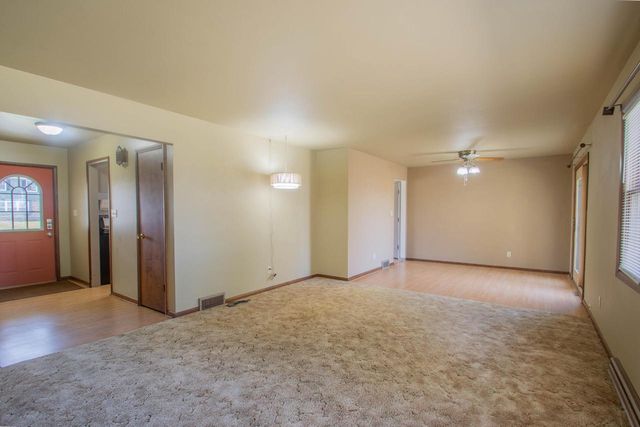 201 Oak Hill COURT, Watertown, WI 53094