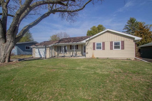 201 Oak Hill COURT, Watertown, WI 53094