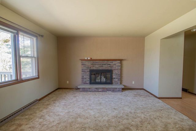 201 Oak Hill COURT, Watertown, WI 53094