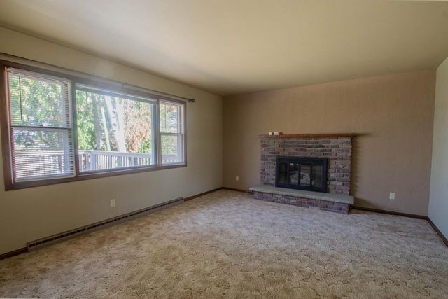 201 Oak Hill COURT, Watertown, WI 53094