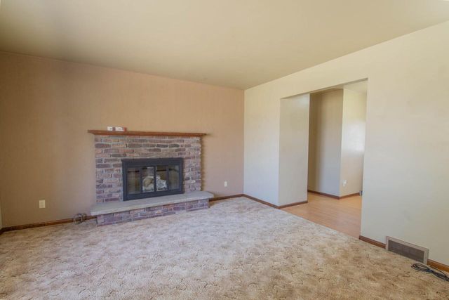 201 Oak Hill COURT, Watertown, WI 53094