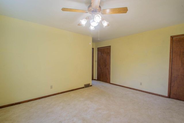 201 Oak Hill COURT, Watertown, WI 53094