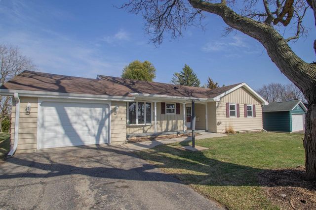 201 Oak Hill COURT, Watertown, WI 53094