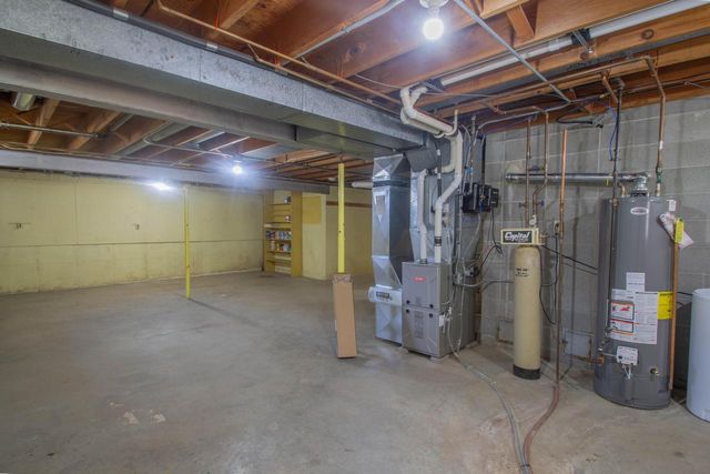 201 Oak Hill COURT, Watertown, WI 53094