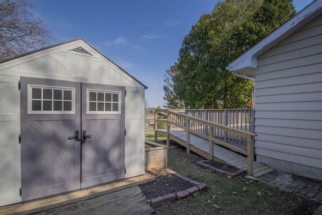 201 Oak Hill COURT, Watertown, WI 53094