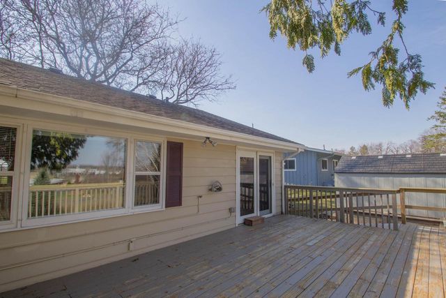 201 Oak Hill COURT, Watertown, WI 53094