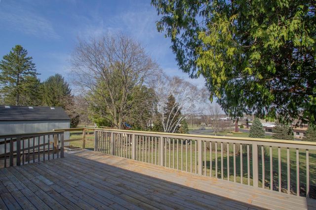 201 Oak Hill COURT, Watertown, WI 53094