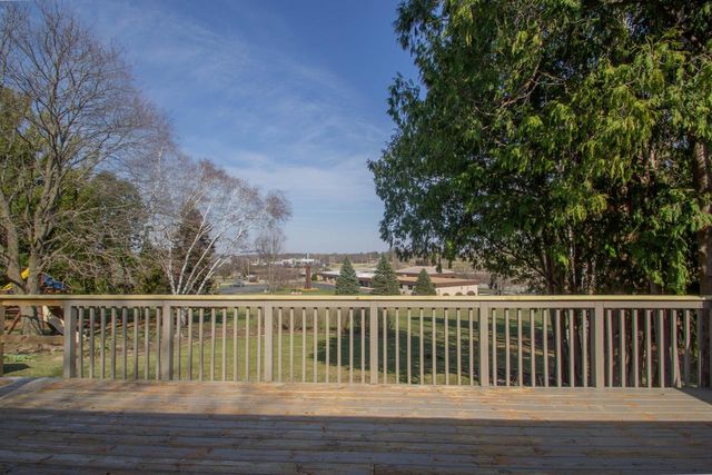 201 Oak Hill COURT, Watertown, WI 53094