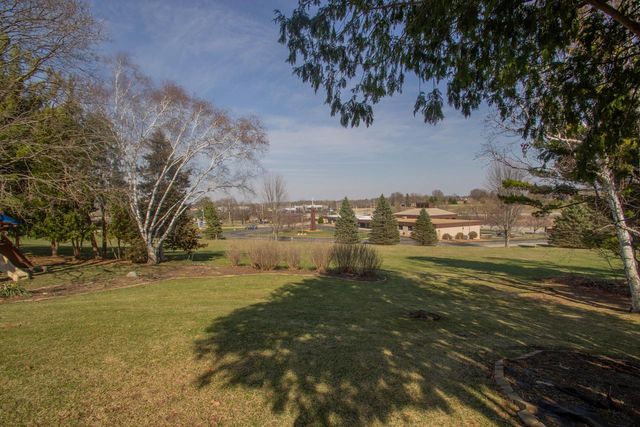 201 Oak Hill COURT, Watertown, WI 53094