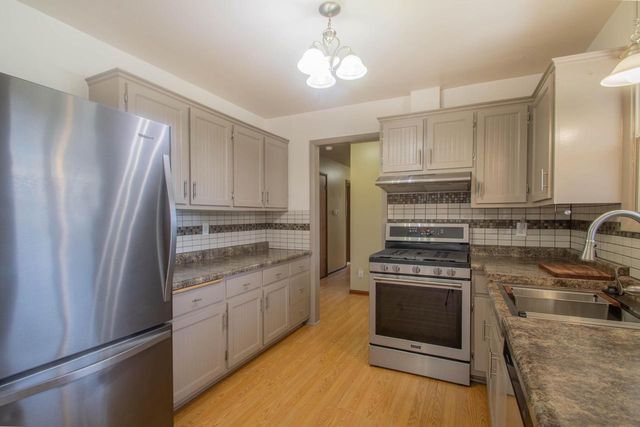 201 Oak Hill COURT, Watertown, WI 53094