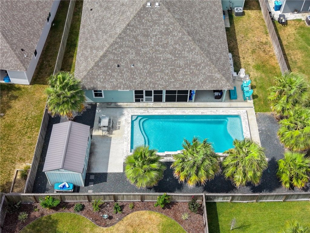 137 Angel Oak Dr, Rockport, TX 78382 — photo 2