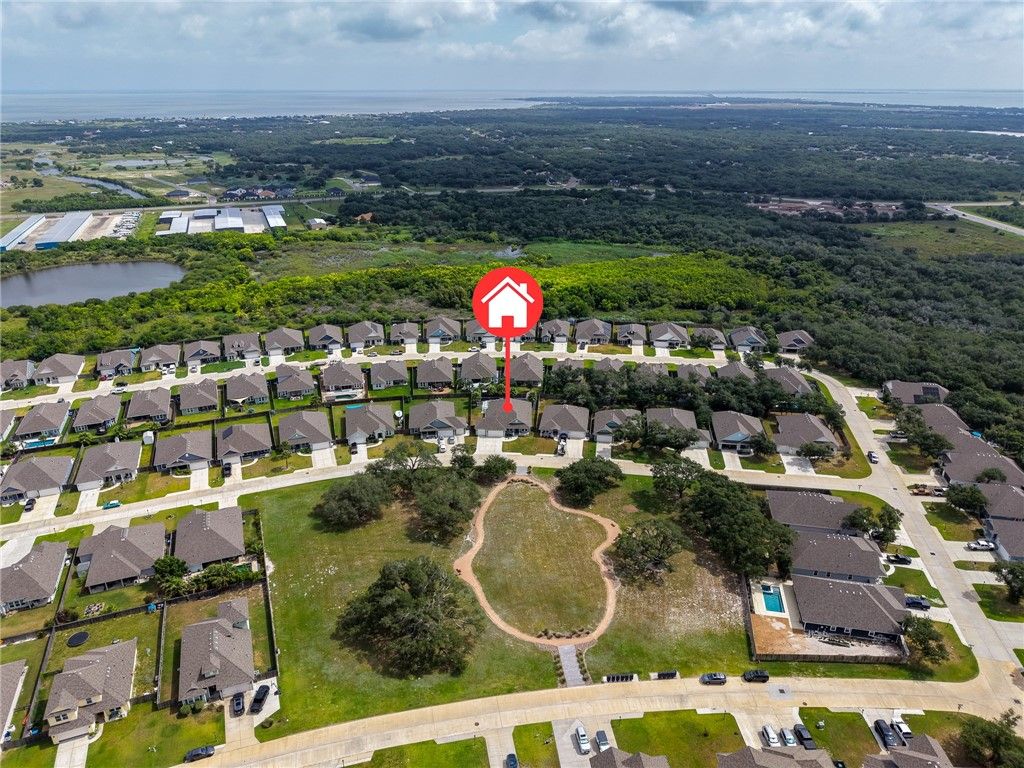 137 Angel Oak Dr, Rockport, TX 78382 — photo 4