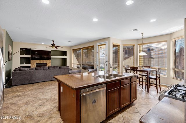 2801 W Silver Fox Way, Phoenix, AZ 85045