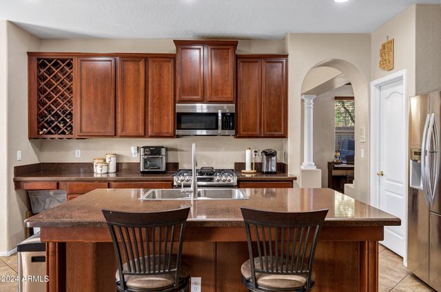 2801 W Silver Fox Way, Phoenix, AZ 85045