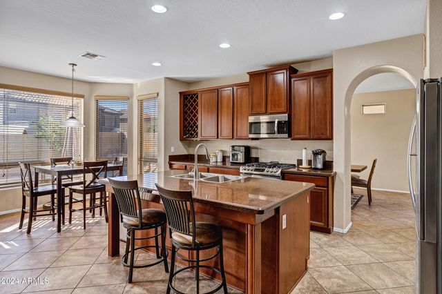 2801 W Silver Fox Way, Phoenix, AZ 85045