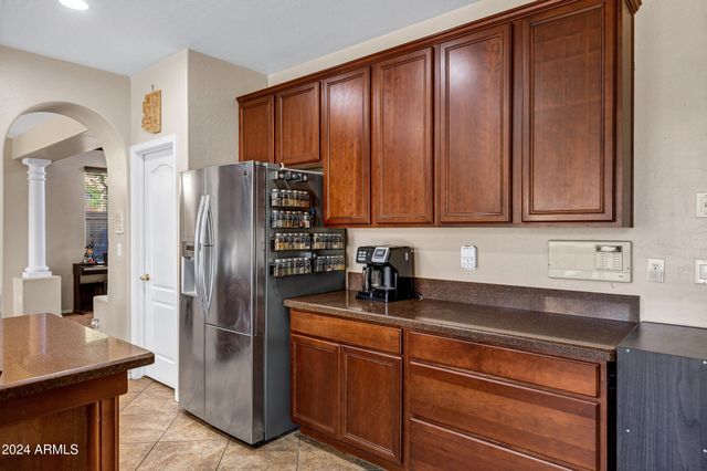 2801 W Silver Fox Way, Phoenix, AZ 85045