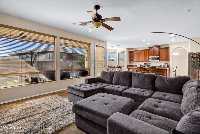 2801 W Silver Fox Way, Phoenix, AZ 85045