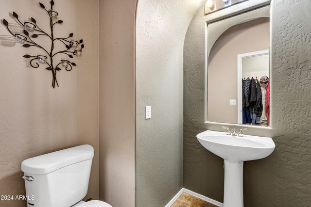 2801 W Silver Fox Way, Phoenix, AZ 85045