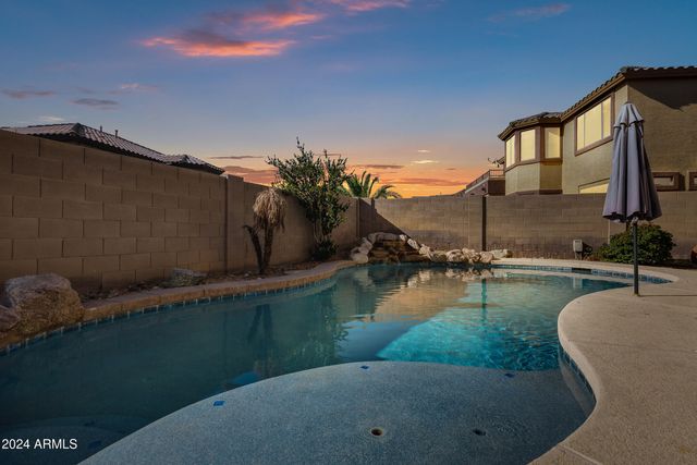 2801 W Silver Fox Way, Phoenix, AZ 85045