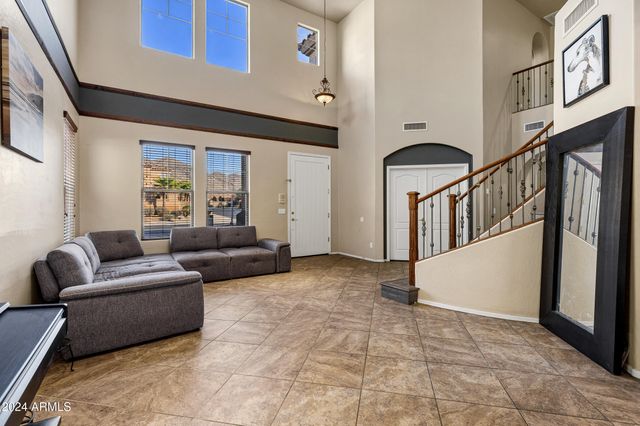 2801 W Silver Fox Way, Phoenix, AZ 85045