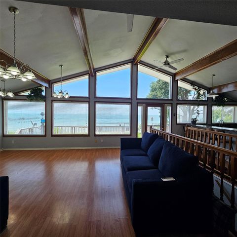 7914 Ocean Drive, Beach City, TX 77523