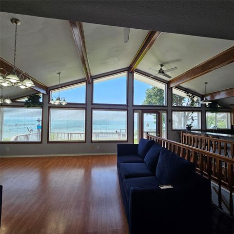 7914 Ocean Drive, Beach City, TX 77523