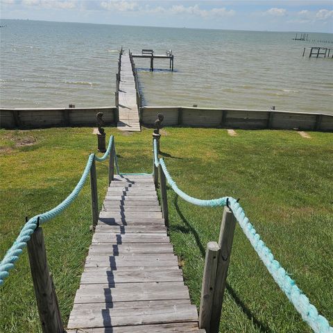 7914 Ocean Drive, Beach City, TX 77523