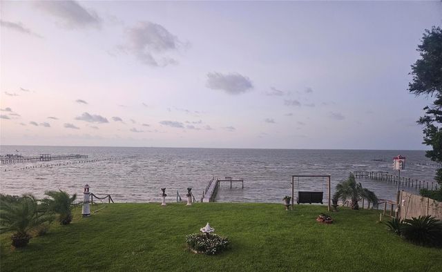 7914 Ocean Drive, Beach City, TX 77523