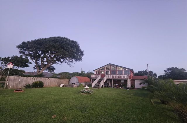 7914 Ocean Drive, Beach City, TX 77523
