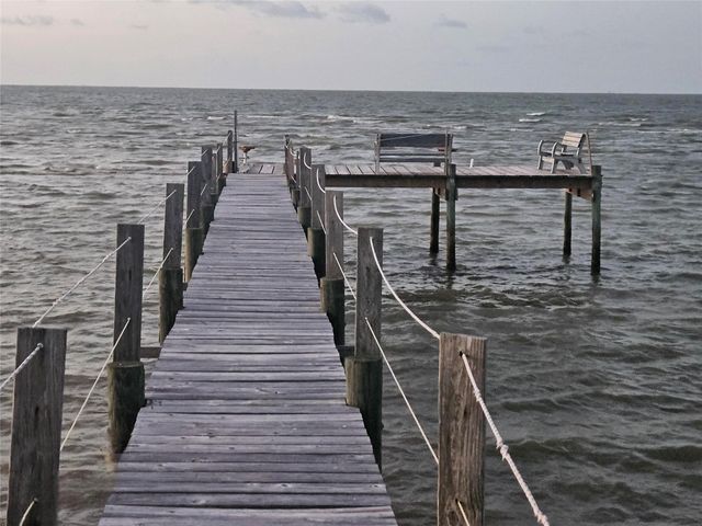 7914 Ocean Drive, Beach City, TX 77523