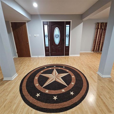 7914 Ocean Drive, Beach City, TX 77523