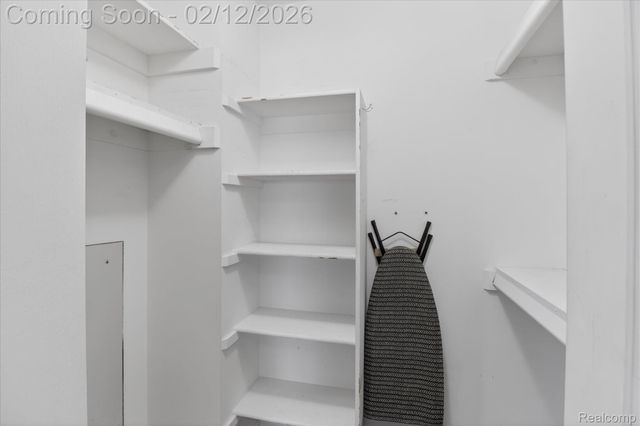 606 Shady Maple Drive, Wixom, MI 48393