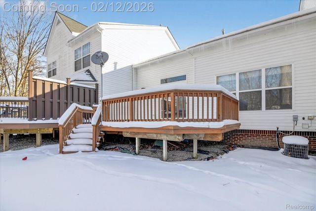 606 Shady Maple Drive, Wixom, MI 48393