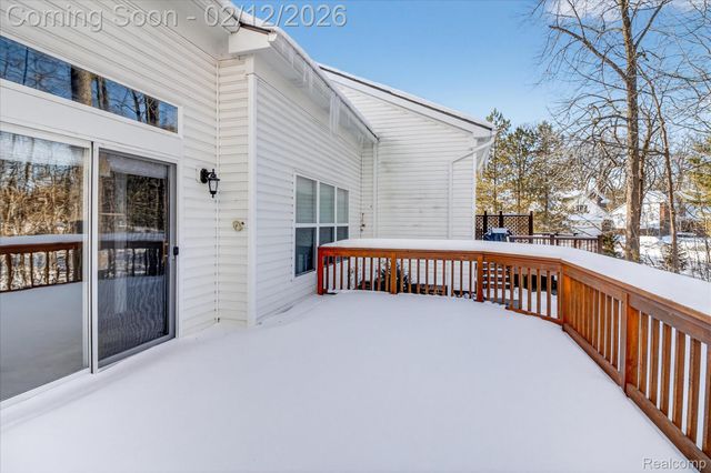 606 Shady Maple Drive, Wixom, MI 48393