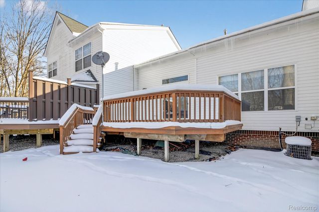 606 Shady Maple Drive, Wixom, MI 48393