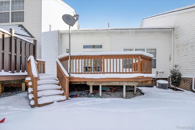 606 Shady Maple Drive, Wixom, MI 48393