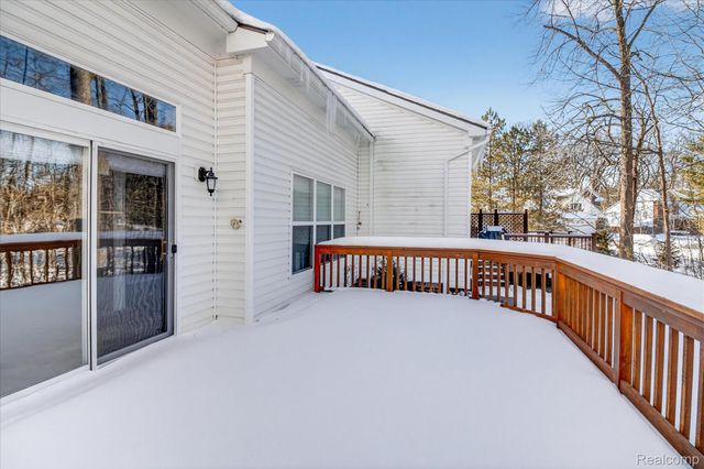 606 Shady Maple Drive, Wixom, MI 48393