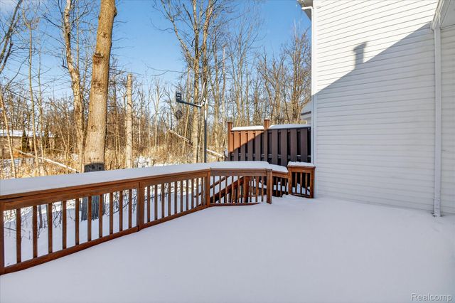 606 Shady Maple Drive, Wixom, MI 48393