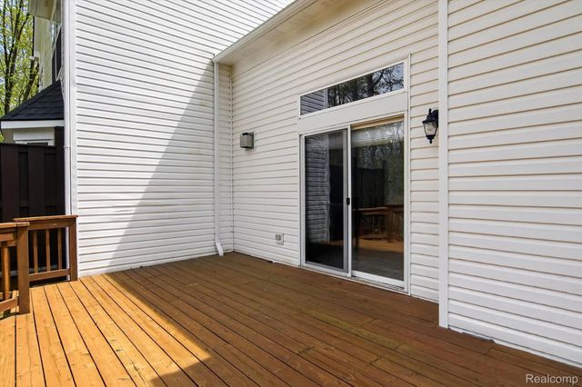 606 Shady Maple Drive, Wixom, MI 48393